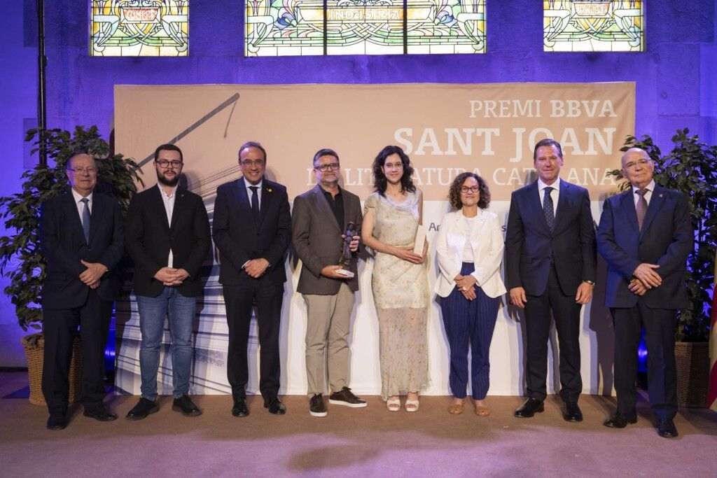 Jordi Marrón guanya el  46è Premi BBVA Sant Joan  de literatura catalana amb Manual de flotació